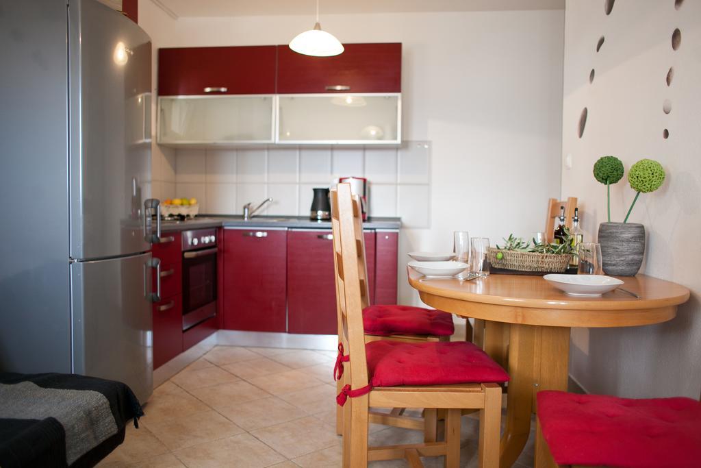 Apartments Mediterranea With Heated Pool ピサック エクステリア 写真