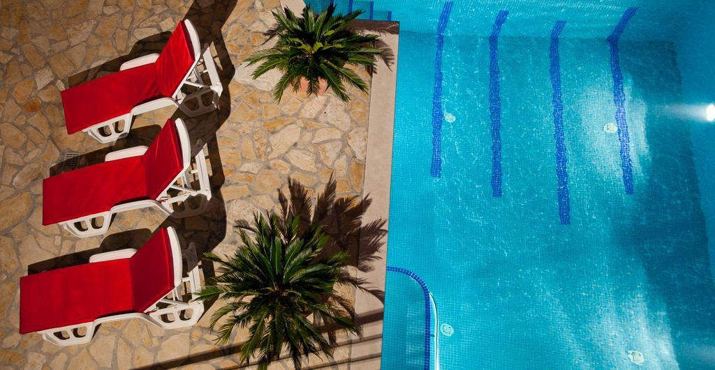 Apartments Mediterranea With Heated Pool ピサック エクステリア 写真